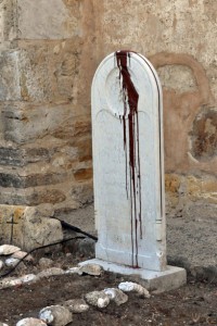 1062702-plusieurs-pierres-tombales-ete-vandalisees